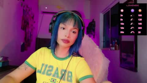 Snapshot of valentinna_5 chatting on December 22, 2025, 3:03 am Danielle Please help me to reach 300 thumbs up online show from December 22, 2025, 3:03 am