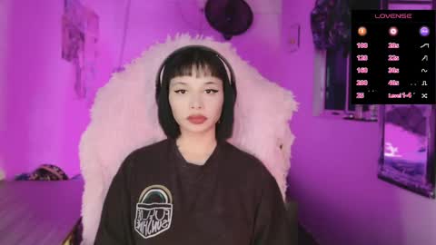 Snapshot of valentinna_5 chatting on February 8, 2026, 8:40 am Danielle Please help me to reach 300 thumbs up online show from February 8, 2026, 8:40 am