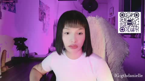 Snapshot of valentinna_5 chatting on April 2, 2026, 2:31 am Danielle Please help me to reach 300 thumbs up online show from April 2, 2026, 2:31 am