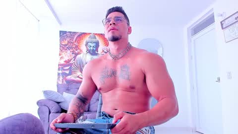 Snapshot of valentino_dossantos chatting on December 20, 2024, 7:17 pm online show from December 20, 2024, 7:17 pm