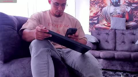 Snapshot of valentino_dossantos chatting on December 21, 2024, 7:38 pm online show from December 21, 2024, 7:38 pm
