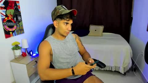 VALENTINO MOURA online show from March 11, 2025, 12:17 pm