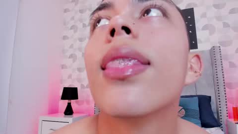 VALENTINO CASTAO online show from February 11, 2025, 7:59 pm