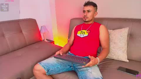 Snapshot of valentinos_ chatting on July 2, 2026, 9:10 pm Valentinos online show from July 2, 2026, 9:10 pm