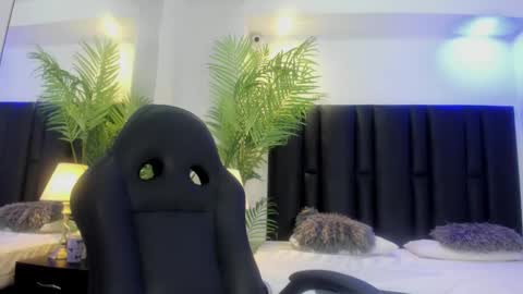 valeri_tafur online show from October 24, 2025, 11:06 am