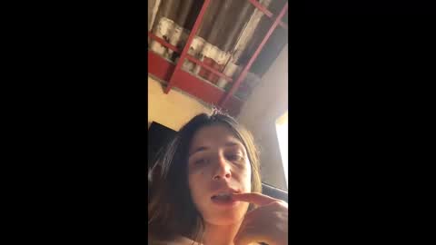 Snapshot of valeria_mendozza chatting on January 2, 2025, 8:02 pm   online show from January 2, 2025, 8:02 pm