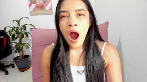 valeria_miller69 online show from October 28, 2025, 1:47 pm