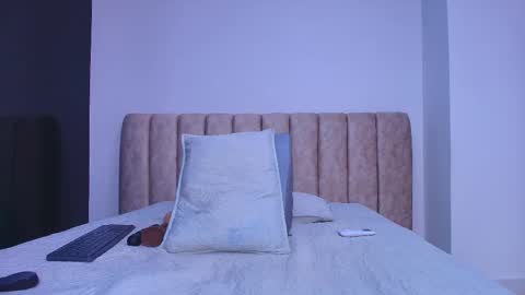 Snapshot of valeria_rioss chatting on February 18, 2026, 7:43 pm Valeria online show from February 18, 2026, 7:43 pm