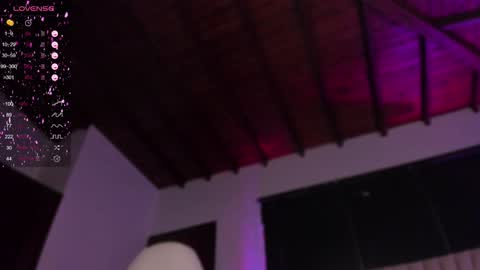 Snapshot of valeria_uribe22 chatting on February 7, 2025, 9:26 pm    online show from February 7, 2025, 9:26 pm