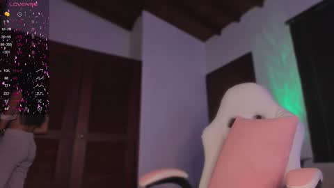 Snapshot of valeria_uribe22 chatting on February 20, 2025, 10:48 pm    online show from February 20, 2025, 10:48 pm