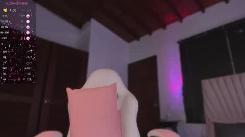 Snapshot of valeria_uribe22 chatting on February 27, 2025, 8:31 pm    online show from February 27, 2025, 8:31 pm