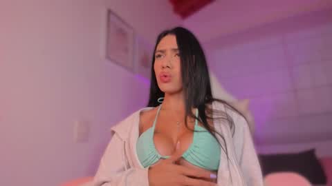 Snapshot of valeria_uribe22 chatting on September 29, 2025, 10:53 am    online show from September 29, 2025, 10:53 am