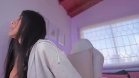 Snapshot of valeria_uribe22 chatting on January 7, 2026, 1:13 pm online show from January 7, 2026, 1:13 pm