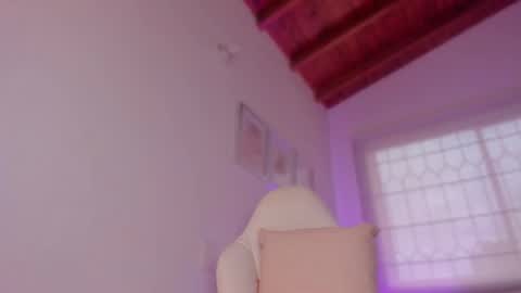 Snapshot of valeria_uribe22 chatting on February 8, 2026, 10:24 pm online show from February 8, 2026, 10:24 pm