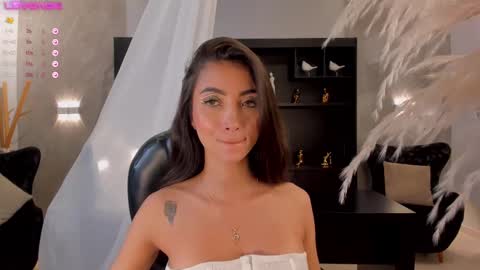 Snapshot of valeriavelvet chatting on March 5, 2025, 6:01 pm Vale online show from March 5, 2025, 6:01 pm