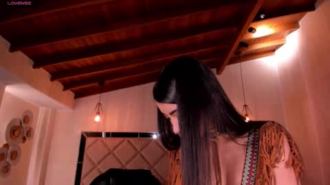 Snapshot of valeriavelvet chatting on October 28, 2025, 12:09 pm Vale online show from October 28, 2025, 12:09 pm