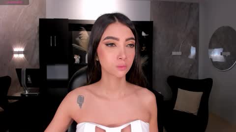 Snapshot of valeriavelvet chatting on November 5, 2025, 12:05 pm Vale online show from November 5, 2025, 12:05 pm