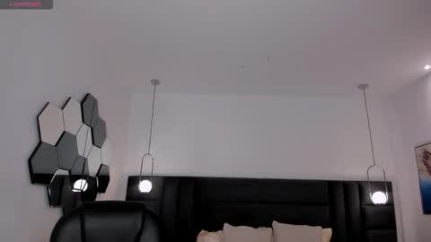 Snapshot of valeriavelvet chatting on November 19, 2025, 12:05 pm Vale online show from November 19, 2025, 12:05 pm