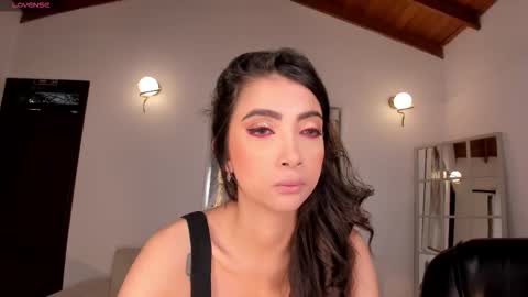 Snapshot of valeriavelvet chatting on December 2, 2025, 12:10 pm Vale online show from December 2, 2025, 12:10 pm