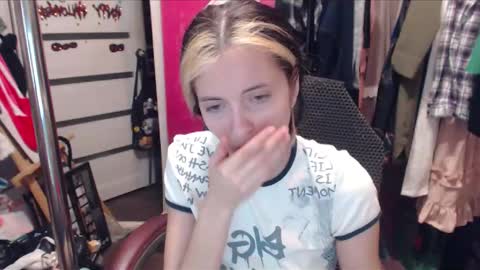 ValeriaXKiss online show from February 4, 2025, 6:27 pm