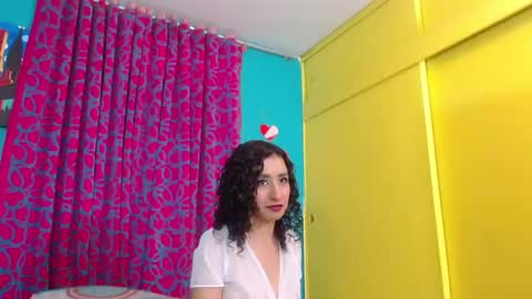Snapshot of valerie_mase chatting on February 21, 2025, 4:59 pm vale online show from February 21, 2025, 4:59 pm