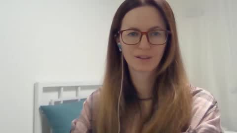 valerie_rose777 online show from October 19, 2025, 6:30 pm