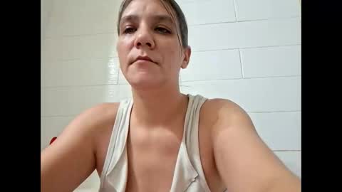 Snapshot of valerierayne13 chatting on January 6, 2026, 4:49 am ValerieRayne online show from January 6, 2026, 4:49 am