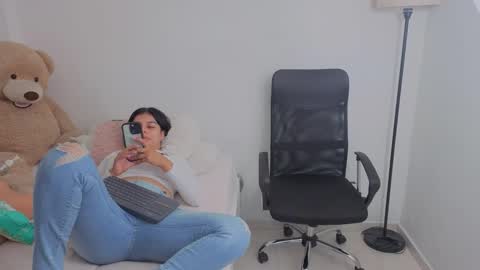 Juli C online show from October 16, 2025, 12:44 am