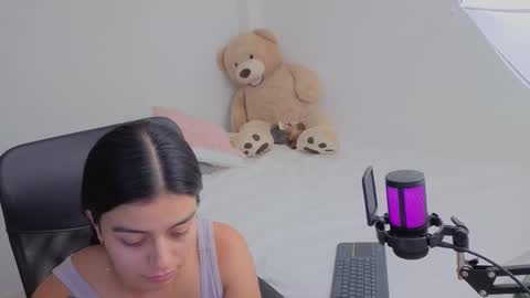 Juli C online show from December 16, 2025, 12:48 am