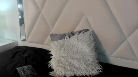Snapshot of valerri_ chatting on November 11, 2025, 2:17 pm valerri_ online show from November 11, 2025, 2:17 pm