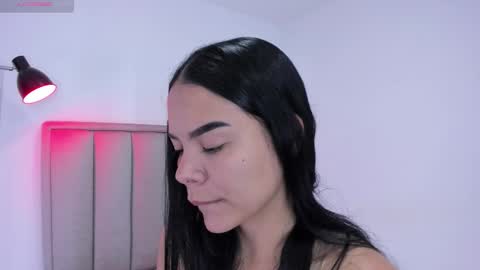 Snapshot of valery__nova chatting on November 25, 2025, 3:28 am Cris online show from November 25, 2025, 3:28 am