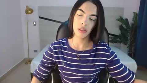 valery_restrepo online show from July 24, 2026, 8:51 pm