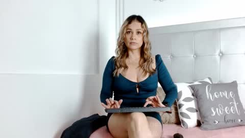 Snapshot of valery_roche chatting on October 21, 2025, 1:56 pm valery_roche online show from October 21, 2025, 1:56 pm