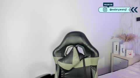 Val online show from December 19, 2025, 12:01 pm