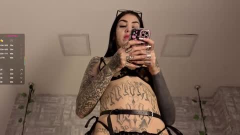 Snapshot of valerykat_ chatting on December 23, 2025, 10:13 am valerykat_ online show from December 23, 2025, 10:13 am