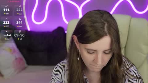 V A L E R Y  M U R online show from November 2, 2025, 9:33 am