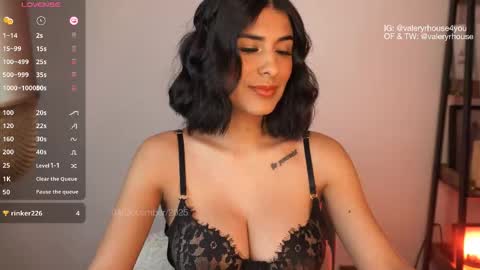 Snapshot of valeryrhouse_ chatting on December 5, 2025, 12:30 am All my links here online show from December 5, 2025, 12:30 am