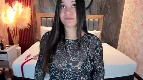 Valerie Shadey  online show from November 28, 2025, 8:55 pm