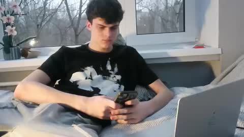 Snapshot of valesios chatting on December 3, 2025, 12:58 pm valesios online show from December 3, 2025, 12:58 pm