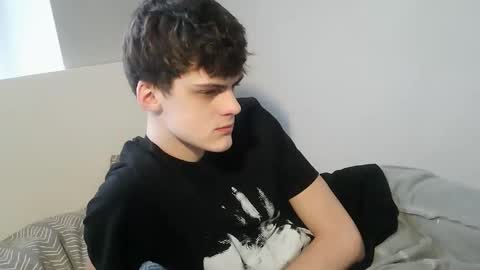 Snapshot of valesios chatting on December 5, 2025, 10:46 am valesios online show from December 5, 2025, 10:46 am