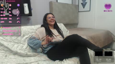 Snapshot of valevicious chatting on March 4, 2025, 11:43 pm valevicious online show from March 4, 2025, 11:43 pm