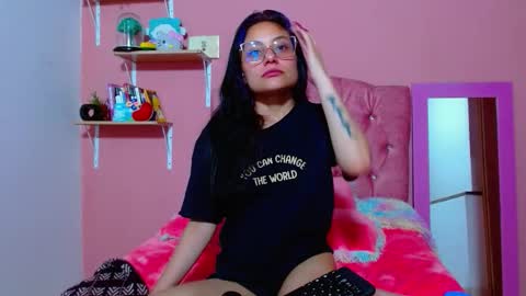 valkiry_ online show from December 17, 2025, 10:05 pm