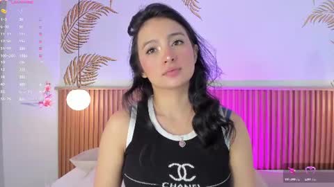 valleriie_ online show from July 7, 2026, 4:22 pm