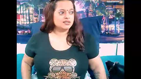 Snapshot of valleyval chatting on January 4, 2025, 5:27 am indianvalvet priya is back online show from January 4, 2025, 5:27 am