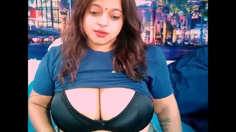 Snapshot of valleyval chatting on January 29, 2025, 6:33 am indianvalvet priya is back online show from January 29, 2025, 6:33 am