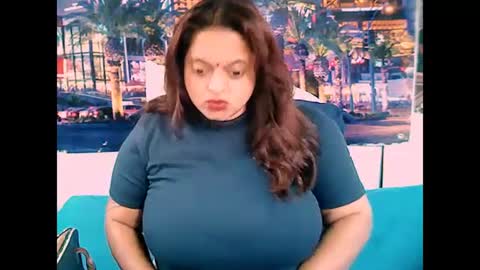 Snapshot of valleyval chatting on February 8, 2025, 6:01 am indianvalvet priya is back online show from February 8, 2025, 6:01 am