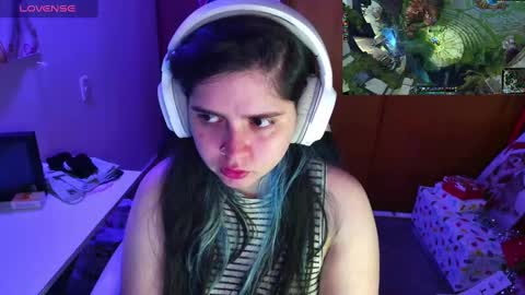 Snapshot of vallolet1_ chatting on December 11, 2024, 5:21 am Im Violet online show from December 11, 2024, 5:21 am
