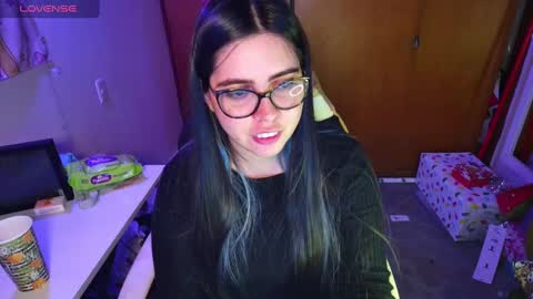 Snapshot of vallolet1_ chatting on December 23, 2024, 2:02 am Im Violet online show from December 23, 2024, 2:02 am