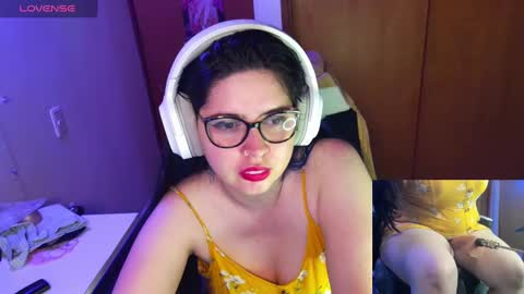 Snapshot of vallolet1_ chatting on December 27, 2024, 1:11 am Im Violet online show from December 27, 2024, 1:11 am