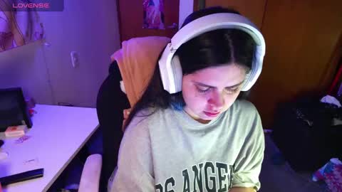 Snapshot of vallolet1_ chatting on January 12, 2025, 5:34 am Im Violet online show from January 12, 2025, 5:34 am